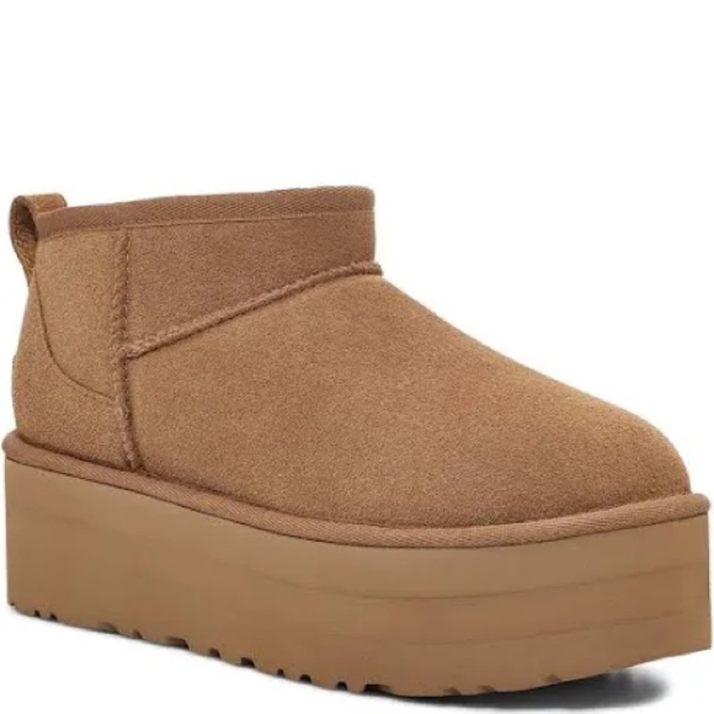 Classic Ultra Mini Platform UGG size 7